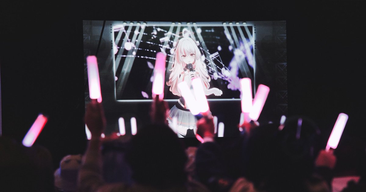 FERU!! Thank you, for the amazing weekend! 🥹🩷

For those who are new: I'm Emiliya! 
I fell first, you'll fall next! I dropped out of Heaven to come to earth to live a life with no regrets!! 🩷🎉 

A few weeks ago, I was crying thinking "I don't know it I can do this anymore.."