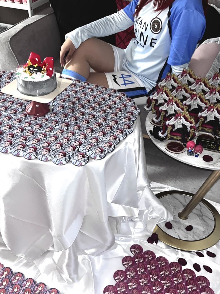 𝜗𝜚˚⋆ tweet media