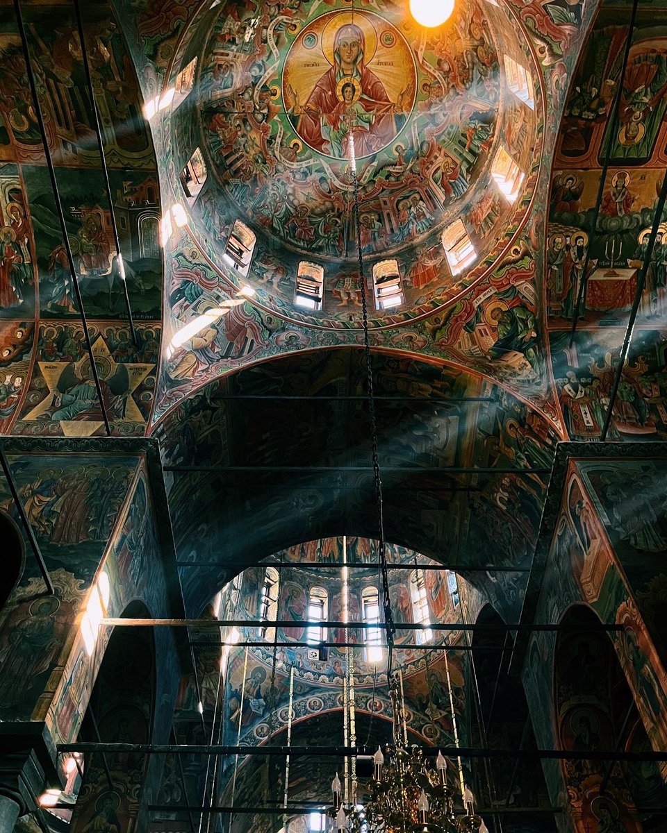 Old World Explorer tweet media