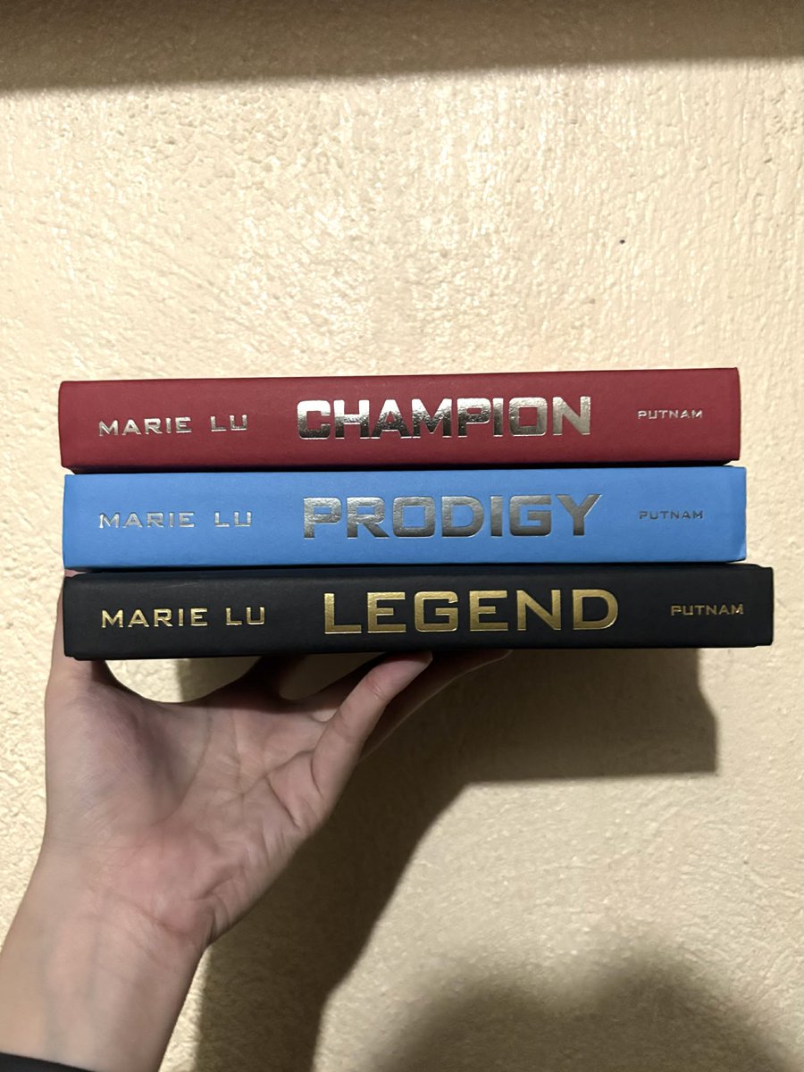 leandredcon's tweet photo. recent bookmail!!! *internally screaming* https://t.co/7HZlRnF47u