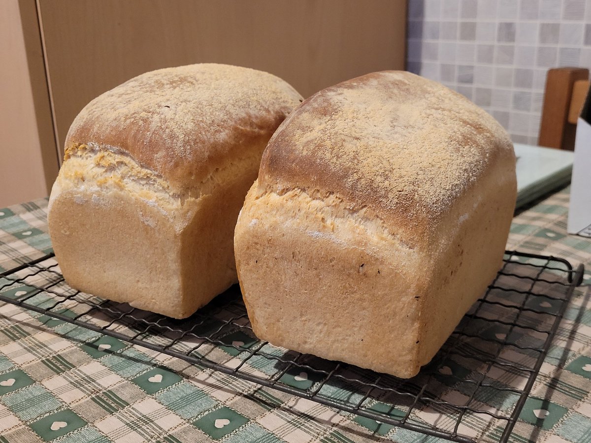 The Christmas bread is done.
#tradition #homemade #realbread
