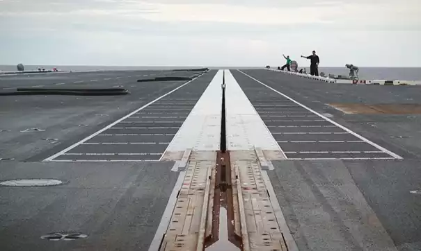 top_force's tweet image. ⚓️🇫🇷🇺🇸 Comme les nouveaux #CVN Classe Ford de l'@USNavy, le #PANG sera équipé d'une nouvelle génération de systèmes de lancement &amp;amp; de récupération d'aéronefs, #EMALS Electromagnetic Aircraft Launch System pour les catapultes &amp;amp; AAG Advanced Arresting Gear pour les brins d'arrêt.