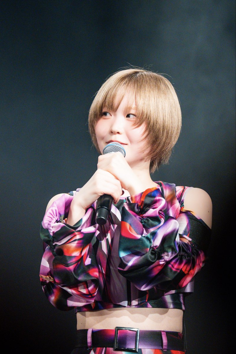 2025.12.20 at GORILLA HALL OSAKA マイク両手持ちまゆちゃんの大