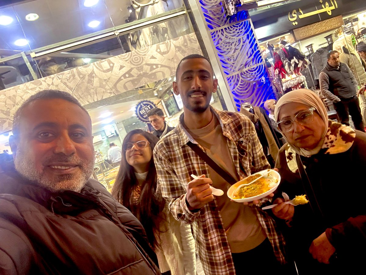 Ghaith19919's tweet photo. العائلة!
تُعدّ العائلة واحدة من أهم مرتكزات الفكر اليميني المحافظ، إذ تمثل حجر الزاوية في النظام الاجتماعي والثقافي والاقتصادي والسياسي لهذا التيار.
العائلة، رأس المال، الوطن؛ ثالوث يفكّر من خلاله اليمين المحافظ ويصوغ رؤيته للحياة.
تحتل العائلة موقعاً مركزياً في العقل اليميني بوصفها المصنع الأول للإنتاج، والحاضنة الأمينة لرأس المال، والمالك الشرعي للأرض، ومنها يتشكّل مفهوم الوطن.
وقد كان مفهوم العائلة حاضراً بوضوح في المجتمع العراقي إبّان عهد الآباء المؤسسين، وعلى رأسهم جلالة الملك فيصل الأول، ومعه أركان تأسيس الدولة العراقية الحديثة 1920، مثل نوري باشا السعيد وجعفر باشا العسكري وبقية رموز العهد الملكي.
ولا يزال إلى اليوم قطاع واسع من المواطنين يستخدم مصطلح “ابن عائلة” للدلالة على الشخص المؤتمن، الموثوق، والمتسم بالاحترام والتقدير.
في المقابل، بذلت التيارات اليسارية جهوداً كبيرة لاستبدال هذه المبادئ عبر ترسيخ قيم الجماعة والتضحية والفداء في سبيل مفاهيم أيديولوجية، مثل القومية أو الجماعة الدينية أو الوطنية أو الشيوعية، وذلك على حساب حضور الفرد والعائلة والأسرة والقبيلة والعرق والمنطقة والأرض.
إن إضعاف دور العائلة في المجتمع والدولة يُعدّ انتهاكاً لركن أساسي من أركان الإعلان العالمي لحقوق الإنسان، كما يشكّل تهديداً للوحدة الاجتماعية وإضعافاً للأمن القومي.
وقد تعرّض الشعب العراقي لتهديم عدواني فتاك استهدف مفهوم العائلة منذ انقلاب عام 1958 وحتى اليوم، لأسباب متعددة، في مقدمتها التهجير، والتطهير العرقي، والإعدامات الجماعية، والانقلابات، والحروب، والصراعات والنزاعات، التي خلّفت دماراً واسعاً لم يكد يخلو منه بيت أو عائلة في البلاد.
لقد حان الوقت لتغيير الواقع الراهن، والاتجاه نحو إعادة الاعتبار للنظام العام الذي كفله الدستور والقانون الدولي والوطني، بما يحفظ حقوق العائلة والمرأة والطفل، استناداً إلى الأسس التشريعية التي قامت عليها الدولة العراقية في العهد الملكي، مع إدخال تحديثات تراعي التطور العلمي واحتياجات العائلة العراقية اليوم وغداً.
وهي دعوة إلى القوى الاجتماعية الأكثر تأثيراً للعمل على ترسيخ قيم العائلة وأخلاقياتها الكريمة في الفضاء العام، وتقديم الدعم للشباب المقبلين على تأسيس عائلات جديدة، في مواجهة تحديات الحياة، بروح من التفهّم والتقبّل والمساندة والتعاون داخل المجتمع الأوسع، سواء على مستوى الأسرة أو الجيران أو الأقارب أو العمل أو الدراسة.
فإشاعة قيم العائلة واحترامها تُنتج مجتمعاً آمناً، مسؤولاً، وقوياً.

#غيث_التميمي 
#المواطنة_الصالحة 
#العائلة 
الصورة: مع أمي واولادي كنافة حبيبة العظيمة في وسط البلد، عمان الهاشمية الجميلة.