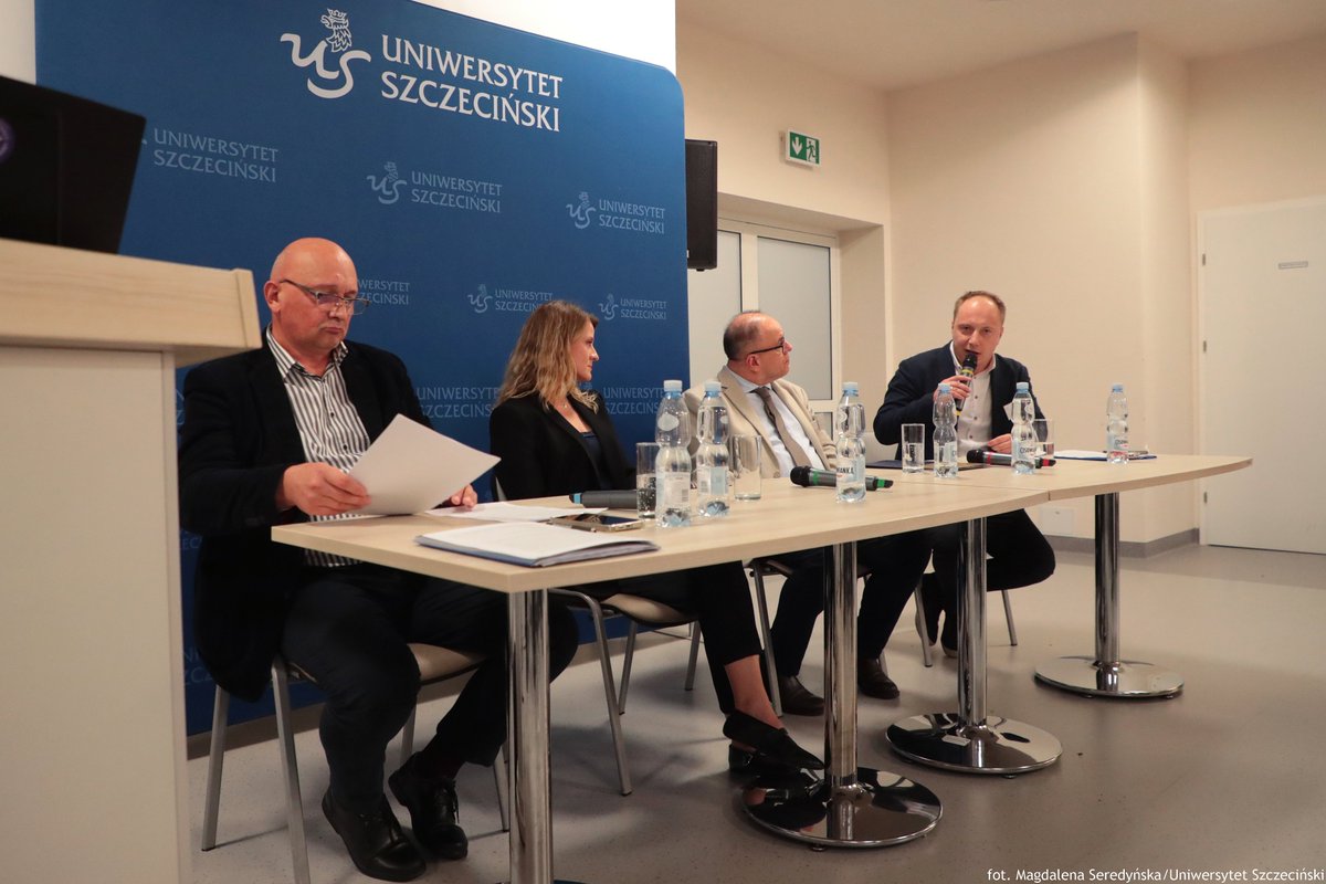 Jakiś czas temu miałem przyjemność poprowadzić Okrągły Stół nt. "Kultura rosyjska po inwazji na Ukrainę" z udziałem dziennikarki Kanału Zero, autorki kanału na YT "Koniec świata" Arlety Bojke oraz rusycystów: prof. Aleksandra Wawrzyńczaka, literaturoznawcy z Uniwersytetu