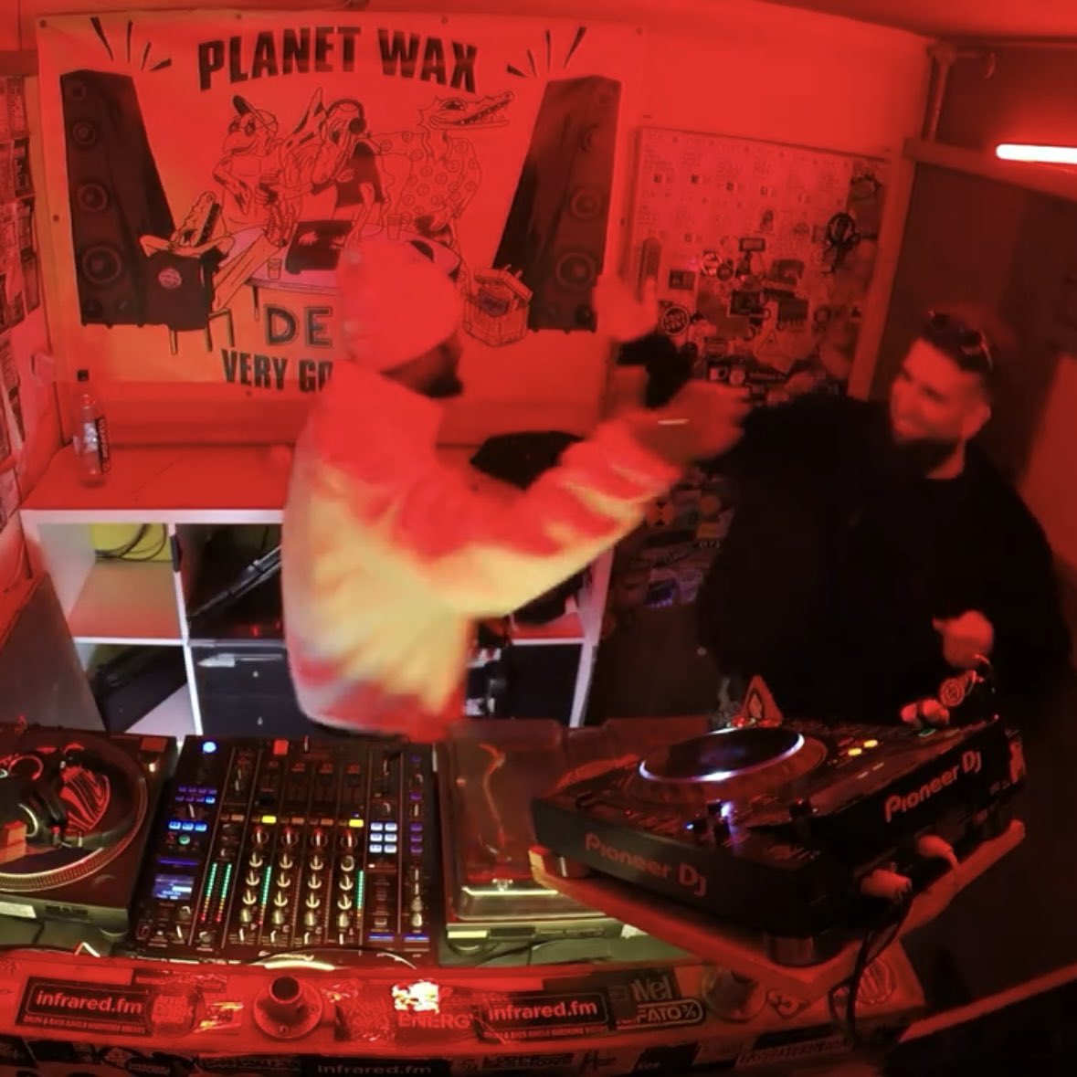 Moveltraxx's tweet image. Santa went ahead and uploaded every set from our Planet Wax takeover blessing you with 6 fire mixes from QEMIST, BIG DOPE P, SPOOKY, DJ ADHD, SOHOTSOSPICY &amp;amp; CRAIC DAVID🎄

Hit the Planet Wax YouTube channel now and tap into the Xmas magic 👉 youtube.com/playlist?list=…