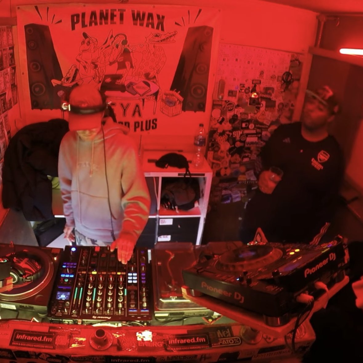 Moveltraxx's tweet image. Santa went ahead and uploaded every set from our Planet Wax takeover blessing you with 6 fire mixes from QEMIST, BIG DOPE P, SPOOKY, DJ ADHD, SOHOTSOSPICY &amp;amp; CRAIC DAVID🎄

Hit the Planet Wax YouTube channel now and tap into the Xmas magic 👉 youtube.com/playlist?list=…