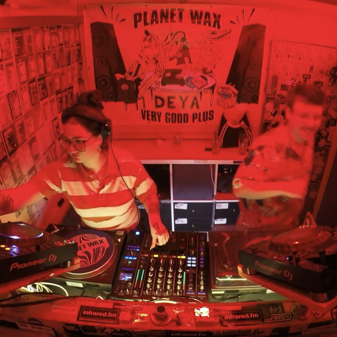 Moveltraxx's tweet image. Santa went ahead and uploaded every set from our Planet Wax takeover blessing you with 6 fire mixes from QEMIST, BIG DOPE P, SPOOKY, DJ ADHD, SOHOTSOSPICY &amp;amp; CRAIC DAVID🎄

Hit the Planet Wax YouTube channel now and tap into the Xmas magic 👉 youtube.com/playlist?list=…