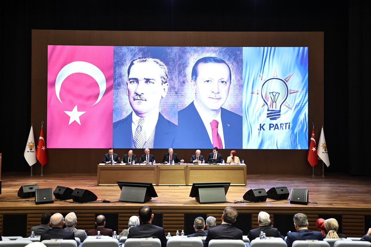 📍AK Parti Genel Merkezi

Genel Başkanımız ve Cumhurbaşkanımız Sayın <a href="/RTErdogan/">Recep Tayyip Erdoğan</a>’ın başkanlığında Merkez Karar ve Yönetim Kurulu (MKYK) toplantımızı gerçekleştirdik.