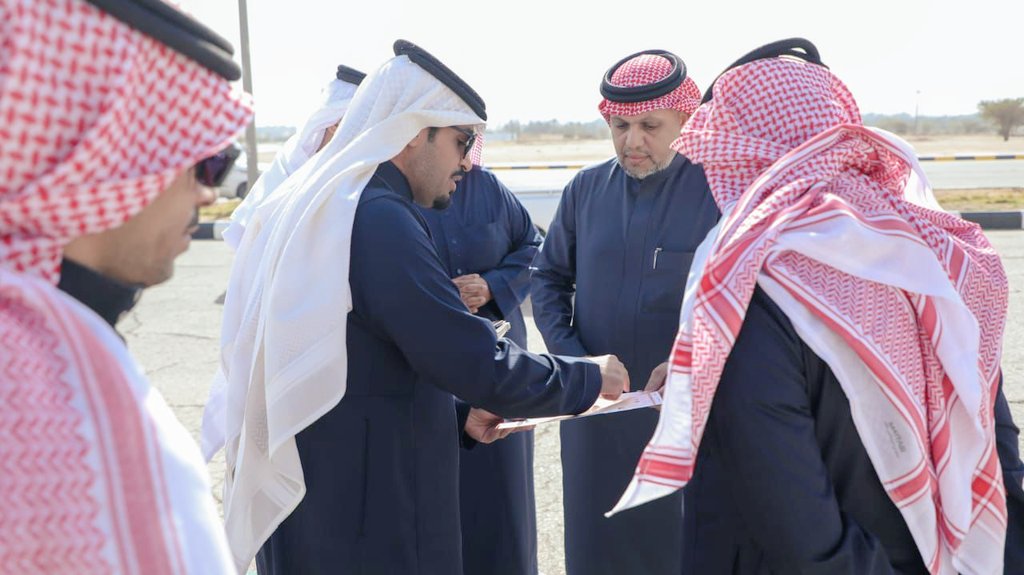 hareqnews's tweet photo. وقّعت #بلدية_الحريق محضر تسليم موقع #مهرجان_الحمضيات_العاشر_بالحريق  إلى الشركة المنفذة #مركز_المبدعون للدراسات والاستشارات والتدريب بجامعة الملك عبدالعزيز،حيث جرى عقب التوقيع الوقوف ميدانيًا على الموقع، إيذانًا ببدء أعمال التجهيز والتنفيذ،واستكمال الاستعدادات اللازمة لإقامة المهرجان.
ويأتي ذلك في إطار الاستعداد المبكر لتنظيم مهرجان مميز يحقق تطلعات الزوار والمشاركين، ويعكس الصورة الحضارية والتنظيمية لمهرجان الحمضيات السنوي بالحريق.

@Almobdioon_KAU 
@HariqMun 
@MEWA_KSA 
@agri_ext