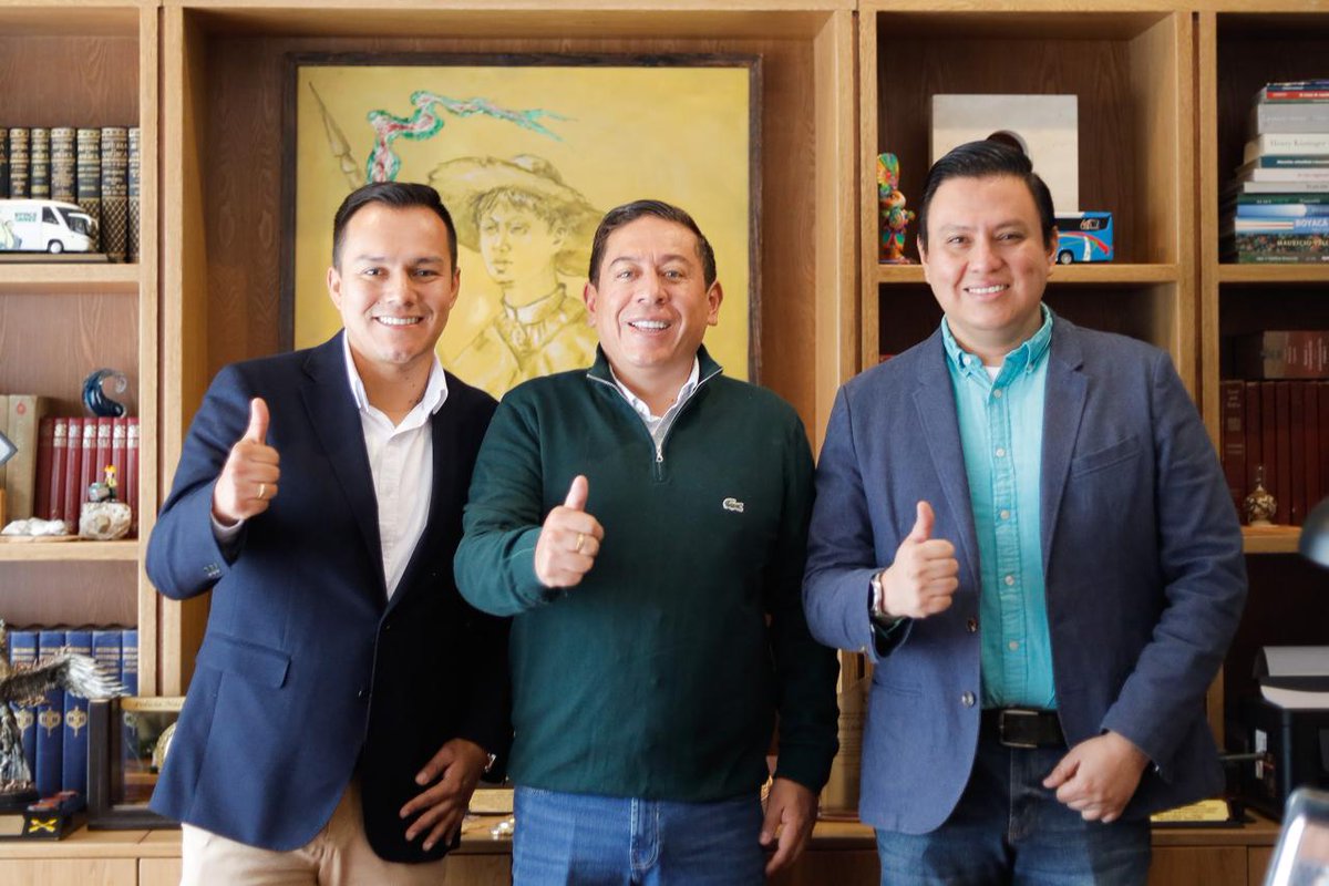 CarlosAmayaR's tweet photo. Hoy posesionamos a Diego Alejandro Díaz, quien asume como director Administrativo de esta #BoyacáGrande 💚💜🤍.

Llega a este cargo con experiencia, compromiso y muchas ganas de aportar al buen funcionamiento de la Gobernación, como ya lo ha demostrado siendo uno de los funcionarios más eficientes del equipo.

Confiamos en su liderazgo y en su capacidad para asumir los retos que vienen y seguir fortaleciendo el trabajo institucional.

Le deseamos muchos éxitos en esta nueva etapa, seguros de que su gestión seguirá trayendo grandes logros en beneficio de nuestra tierra.
