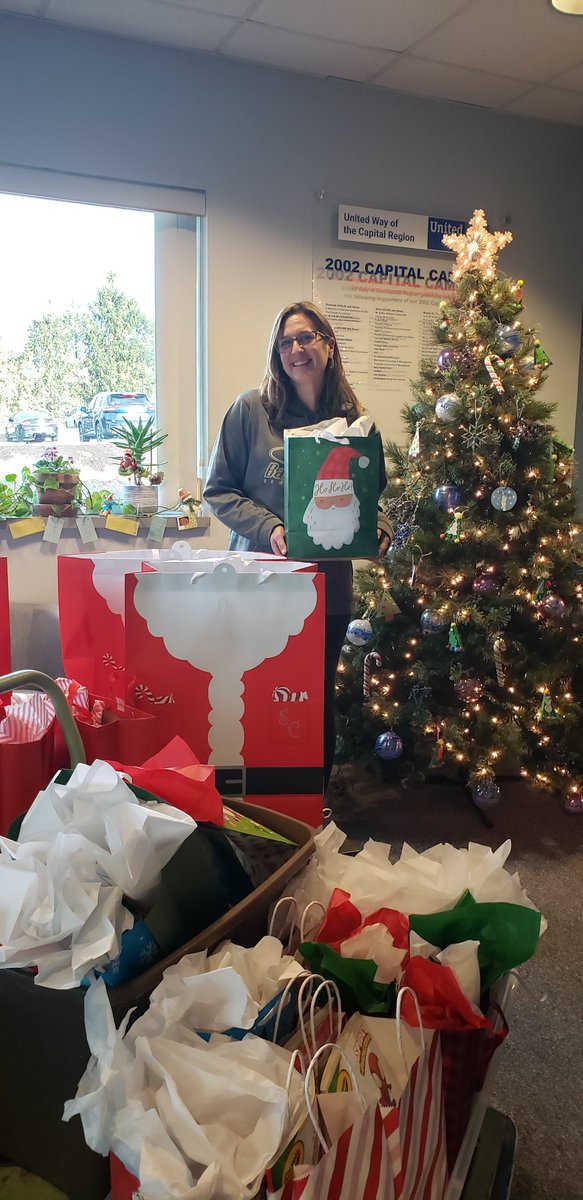 One_Strategies's tweet photo. Proud to support @UnitedWayCapReg  this holiday season! 🎁 Our team donated hats, gloves, socks + coats for students in their School Readiness programs + families through Operation Warm.
#CommunityImpact #GivingBack #HolidayDrive https://t.co/RIrsXQqLrQ