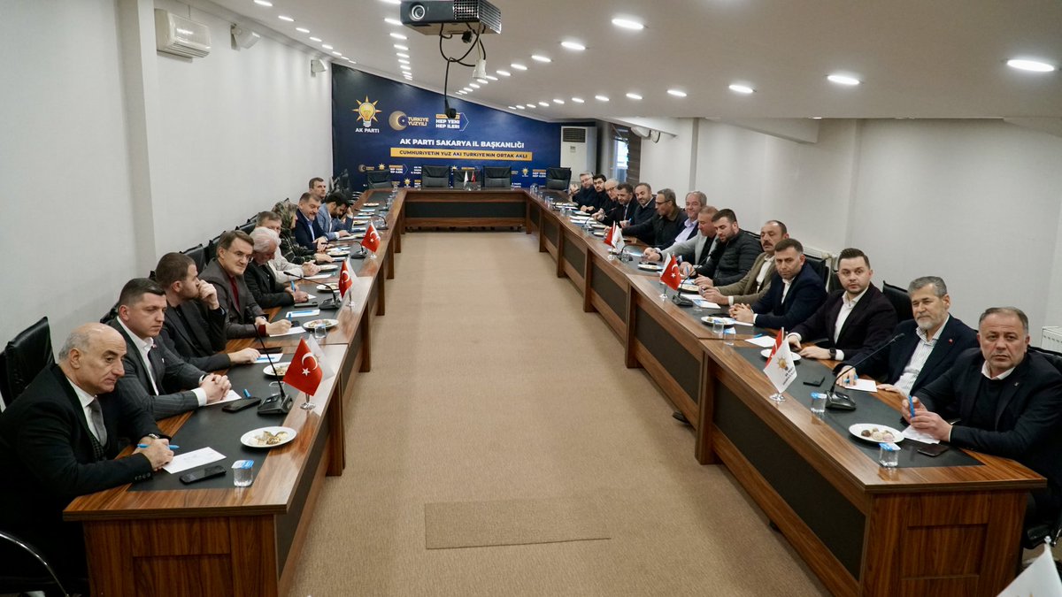 İlçe Başkanları İstişare ve Değerlendirme Toplantımızı İl Başkanlığımızda gerçekleştirdik.

Başkanlarımızla birlikte gündemdeki konuları, yeni üye çalışmalarımızı ve saha çalışmalarımızı detaylı bir şekilde değerlendirdik.

Teşkilatlarımızın tüm fertleriyle Genel Başkanımız,