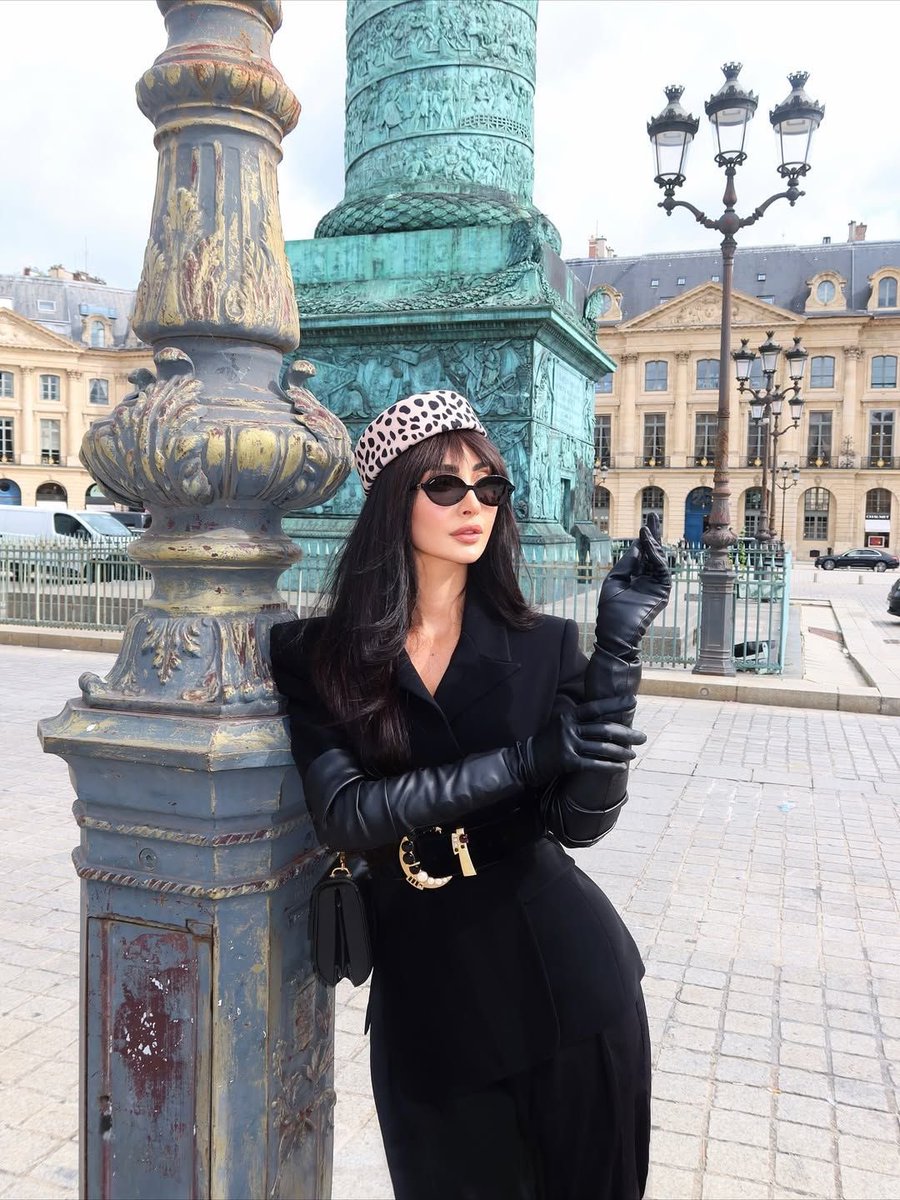 Bu kışın imza parçası uzun deri eldivenlerimiz sizleri bekliyor!💎

Our signature piece of this winter; long leather gloves is waiting for you!💎