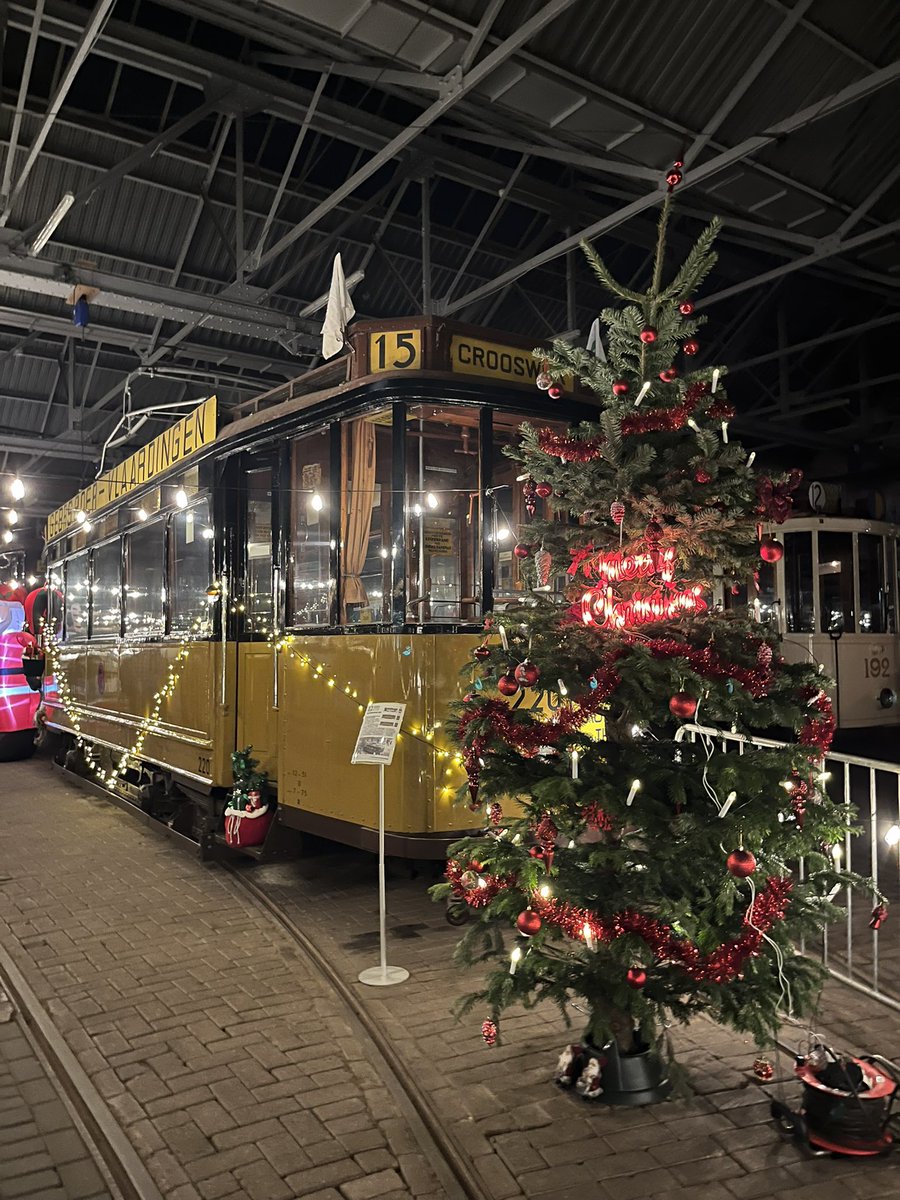 hiroshima3023's tweet image. またしても、ROVM（ロッテルダム公共交通博物館）のウィンターツアー・クリスマストレインに乗った。乗客の中でアジア人は自分ひとりだったけど、すごく楽しい時間だった。@Lijn10 
#ROVM #Rotterdam #ロッテルダム