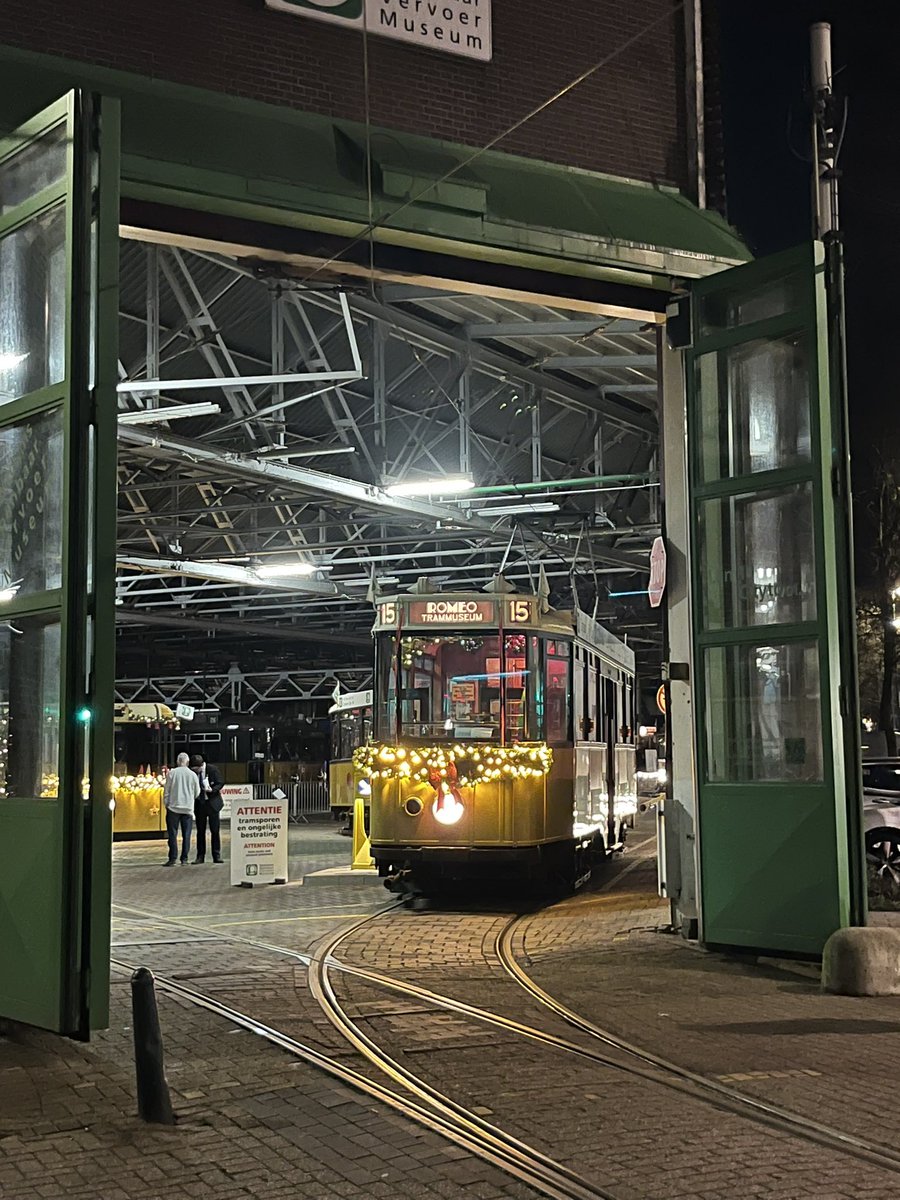 hiroshima3023's tweet image. またしても、ROVM（ロッテルダム公共交通博物館）のウィンターツアー・クリスマストレインに乗った。乗客の中でアジア人は自分ひとりだったけど、すごく楽しい時間だった。@Lijn10 
#ROVM #Rotterdam #ロッテルダム