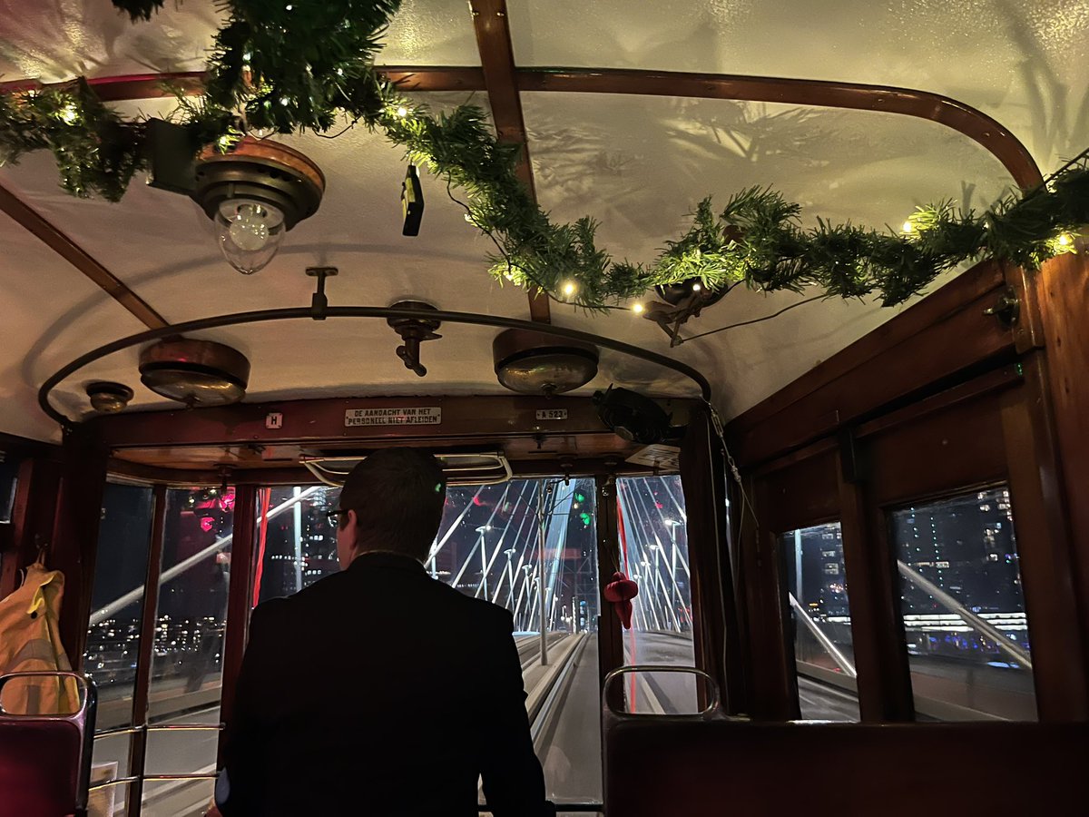 hiroshima3023's tweet image. またしても、ROVM（ロッテルダム公共交通博物館）のウィンターツアー・クリスマストレインに乗った。乗客の中でアジア人は自分ひとりだったけど、すごく楽しい時間だった。@Lijn10 
#ROVM #Rotterdam #ロッテルダム