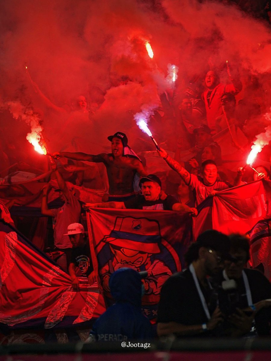 Jootagz's tweet photo. Los jugadores deberían pagar por ver a esta hinchada. @rxn1998oficial https://t.co/7N2GSxJFSt