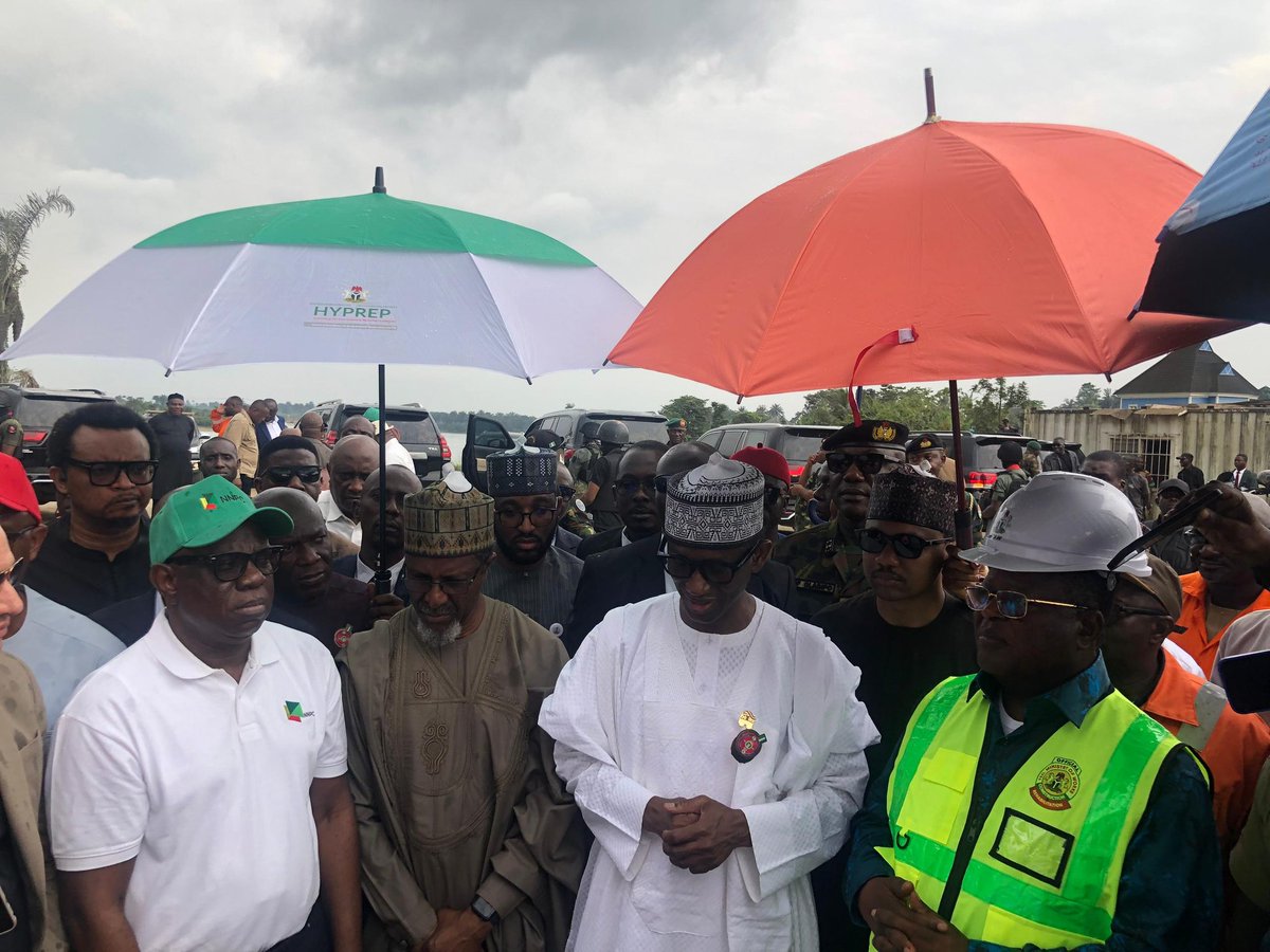 NigeriaStories's tweet photo. Engr David Umahi , Mallam Nuhu Ribadu( National Security Adviser)  , Hon Balarabe Abbas lawal(minister of Environment),  on inspection of the upgrading of 15km Of the East West Road ElemeJunction-onne port junction Rivers state Today.

 https://t.co/xLn82DdFqD