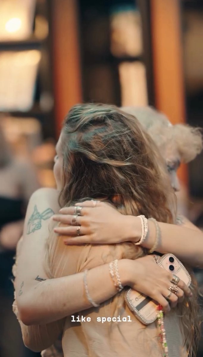 hannah 💛 tweet media