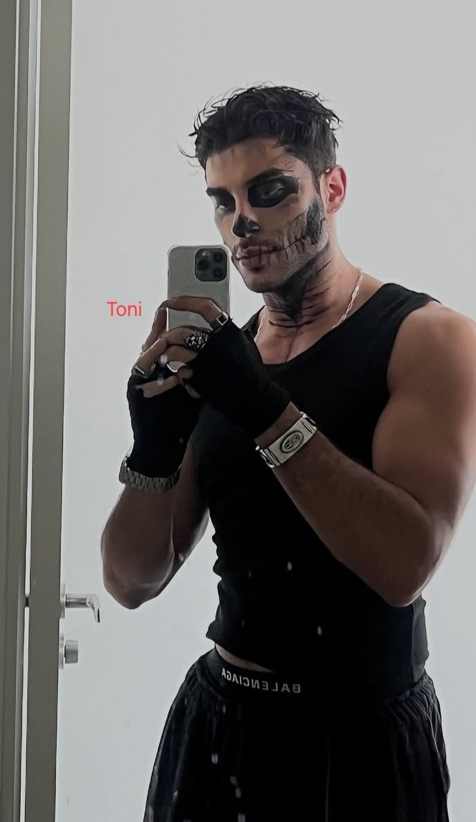 faketonimahfud's tweet image. What is wrong with my characters?