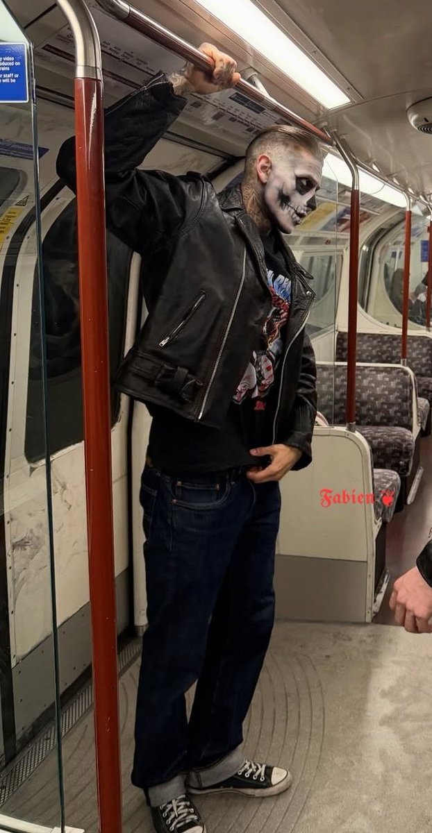 faketonimahfud's tweet image. What is wrong with my characters?