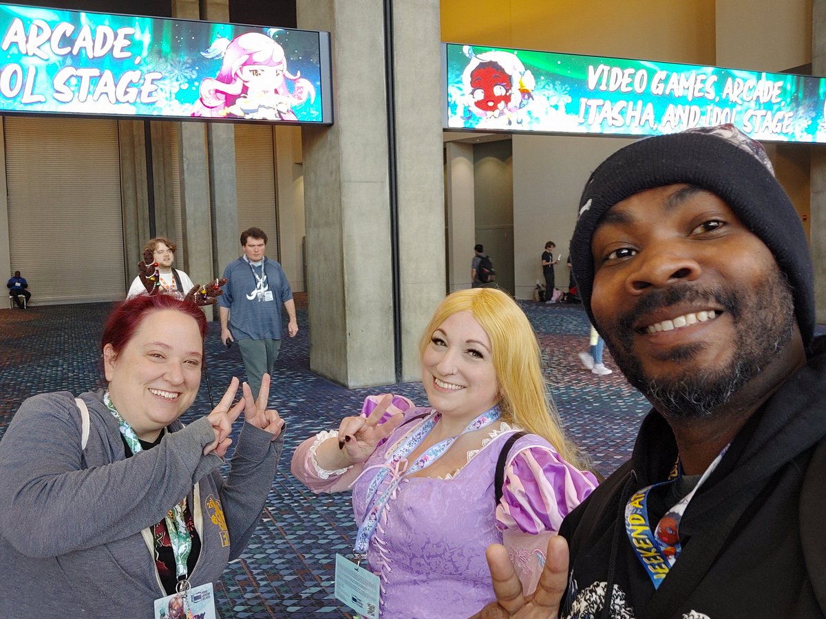 Had fun at Anime Weekend Atlanta with the wife and sis-in-law. It was a rough date with HolMat and holiday travel in general, but they did an awesome job! Moving it to Nov before Thx Giving is gonna help for sure. Anywho have a rare photo drop of me 😁 #merrychristmas #awa2025