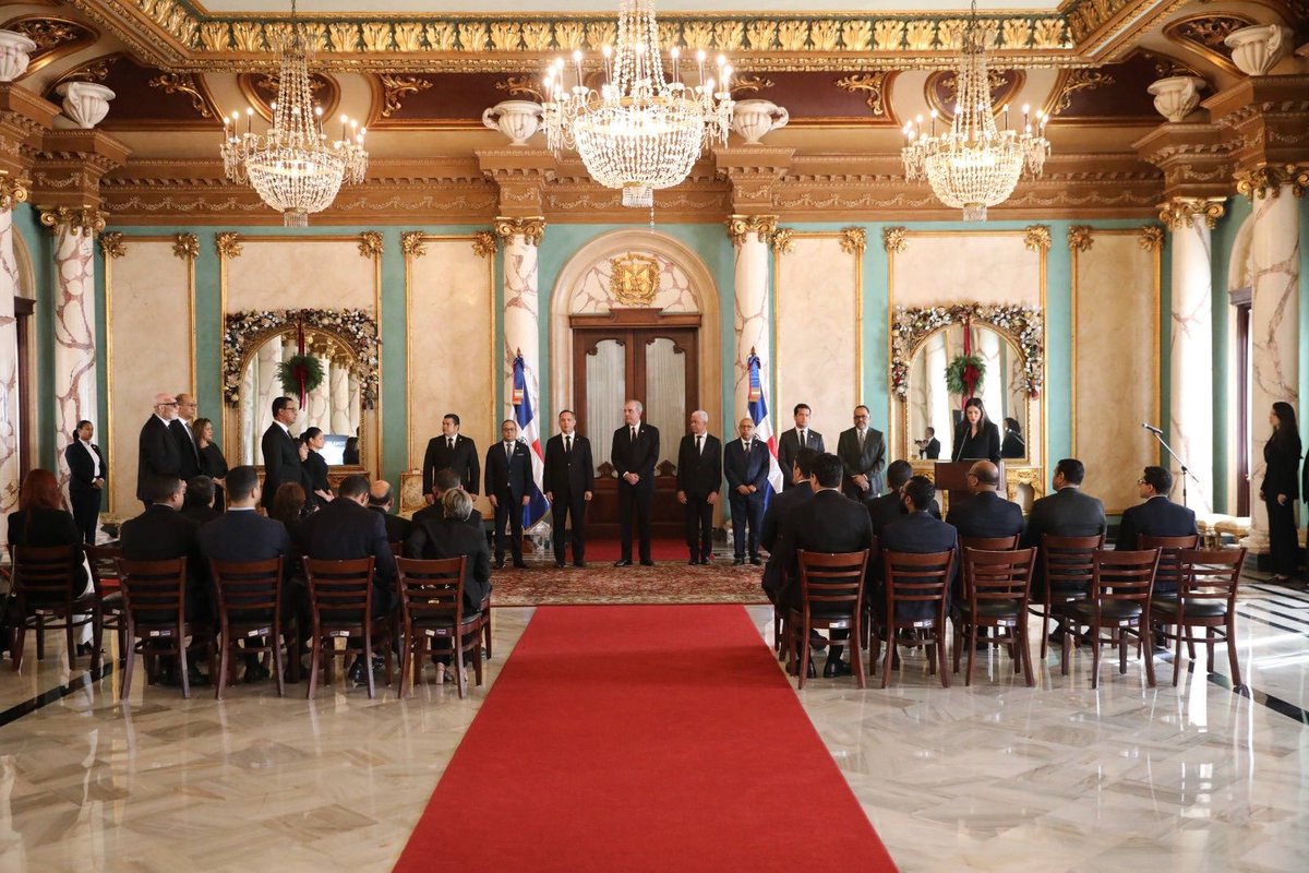 El Consejo Nacional de la Magistratura, presidido por el presidente @LuisAbinader, juramentó a los nuevos jueces de la Suprema Corte de Justicia. 

📌 Se trata de Edyson Alarcón Polanco, Miguelina Ureña Núñez, Manuel Hernández Victoria, Yorlin Vásquez Castro y Namphi Rodríguez.