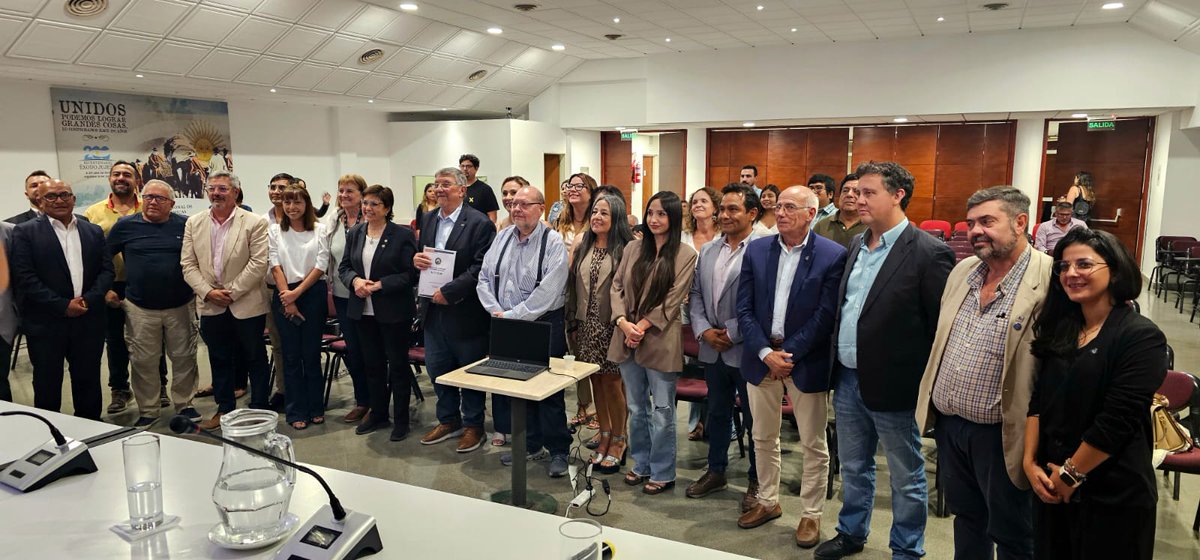 TejerinaFabian's tweet photo. Con el propósito de visibilizar las acciones desarrolladas por el Consejo del Corredor Bioceánico junto a los distintos actores, comparto el Informe de Gestión Institucional 2024-2025, fruto del esfuerzo conjunto y del respaldo institucional alcanzado. 

https://t.co/v6mSYteRWc https://t.co/pRRIjvVRti