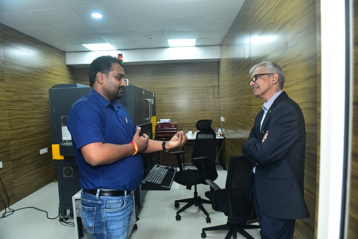 DRondiya's tweet photo. During Prof. Gosavi (Vice-Chancellor of Savitribai Phule Pune Univ. &amp; Acting VC of Shivaji Univ.)'s IISc visit, showcased AFMM National Facility! He liked multi-scale characterization &amp; our TEM+ training program preparing future faculty, industry experts &amp; top researchers! https://t.co/mEXp8LVCCk