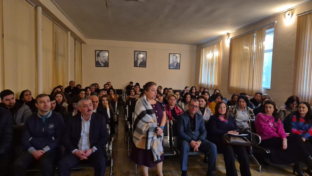 Şuşa Rayon İcra Hakimiyyətinin başçısı Bayram Səfərov 22 dekabr 2025-ci il tarixdə Yasamal rayonunda fəaliyyət göstərən Şuşa Humanitar Kollecinin akt zalında vətəndaşların müraciətlərinin və mövcud problemlərinin həlli məqsədilə növbəti səyyar qəbulunu keçirdi.