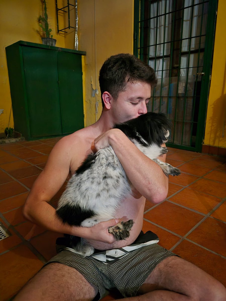 zxvgxl's tweet image. Hoy, después de casi 17 años me tocó despedirme de mi negra. Toda la vida me acompaño, me vio crecer, terminar la escuela, recibirme y volverme un hombre. Hoy se lleva un pedacito de mi corazón, para guardarlo hasta que nos volvamos a encontrar, te voy a amar para toda la vida