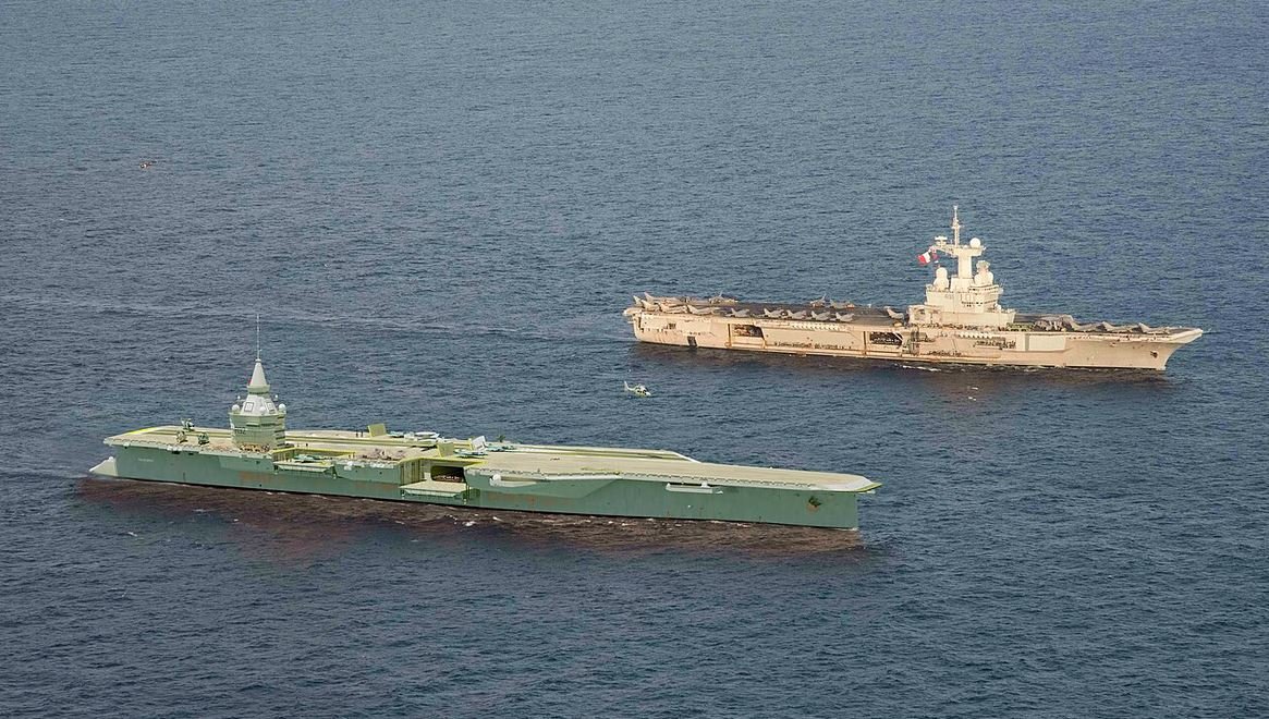 top_force's tweet photo. ⚓️🇫🇷 Permanence d'Alerte &amp; Permanence Force #Aéronavale Nucléaire #FANU @MarineNationale : La commande d’un éventuel second porte-avions #PANG (à 5 milliards €) devra être notifiée avant 2029 https://t.co/zgbtU1RlIR https://t.co/Sx6ZMfmK0e