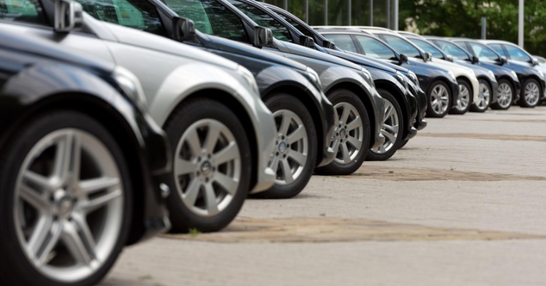 التخليص على أكثر من 31 ألف مركبة في أكتوبر قبل تطبيق قرارات الحظر 