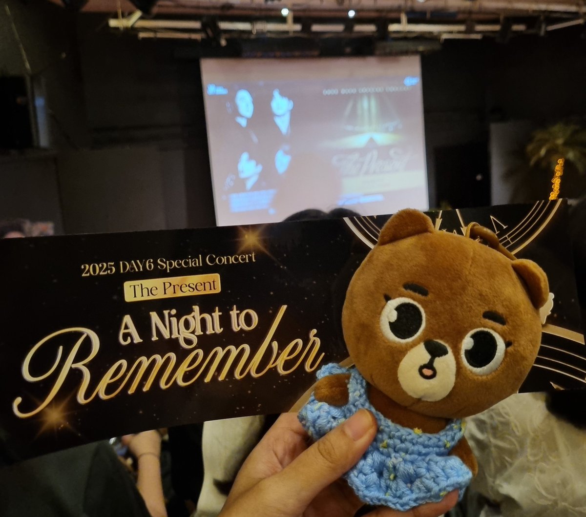 DeeOcta22's tweet image. Nobar kemarin ketemu anak2nya @chicknlit ^^
Happy bgt abis nonton bapak2nya ㅋㅋ

Kak @darthkederrr thank you yaa freebiesnya, muka papah udah terpajang di kolbuk 😁

Sungkem jg buat sponsor @JaDiinProject
Smoga taun depan bisa nobar di venue yg ada artis aslinya live ya 😁 ehehe