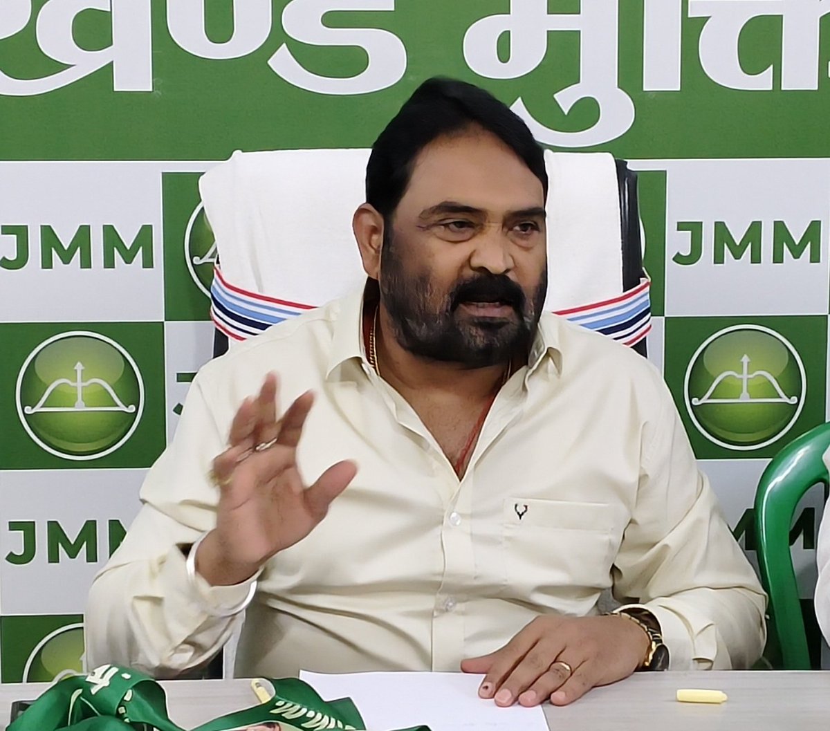 प्रेस बयान :
------------

भाजपा नेता बताएं वे कानून के राज के पक्ष में हैं या अवैध कब्जे के : 

भाजपा प्रदेश अध्यक्ष बाबूलाल मरांडी के बयान हताशा और राजनीतिक अवसरवाद का परिचायक है। जब भाजपा सत्ता में थी, तब झारखंड की जनता के कष्ट और आपदाओं पर उनकी सरकार आंख मूंदे बैठी थी, आज वही
