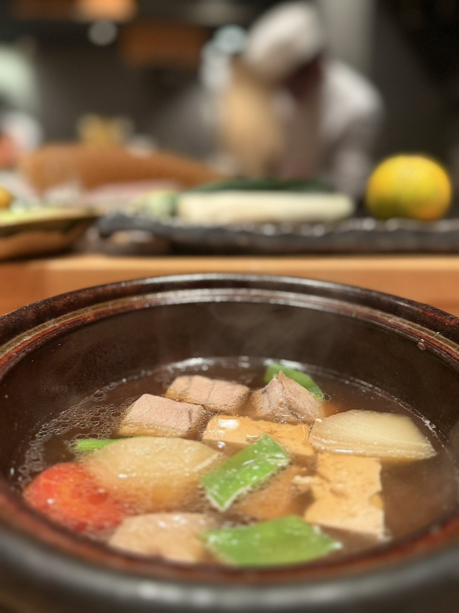 本日は幹事長会と運営委員会で登庁。

📌 12/25 臨時議会開催
物価高対策の補正予算を審議します。

👶 子育て世帯
0歳〜高校生まで
子ども1人 2万円

🏠 全区民
1人 1万円
（みなトクPAY／紙商品券）

という内容です。