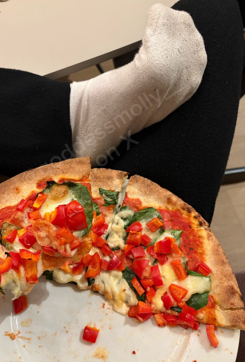 Goddessmolly__'s tweet image. Your favorite dinner (not talking about the pizza)