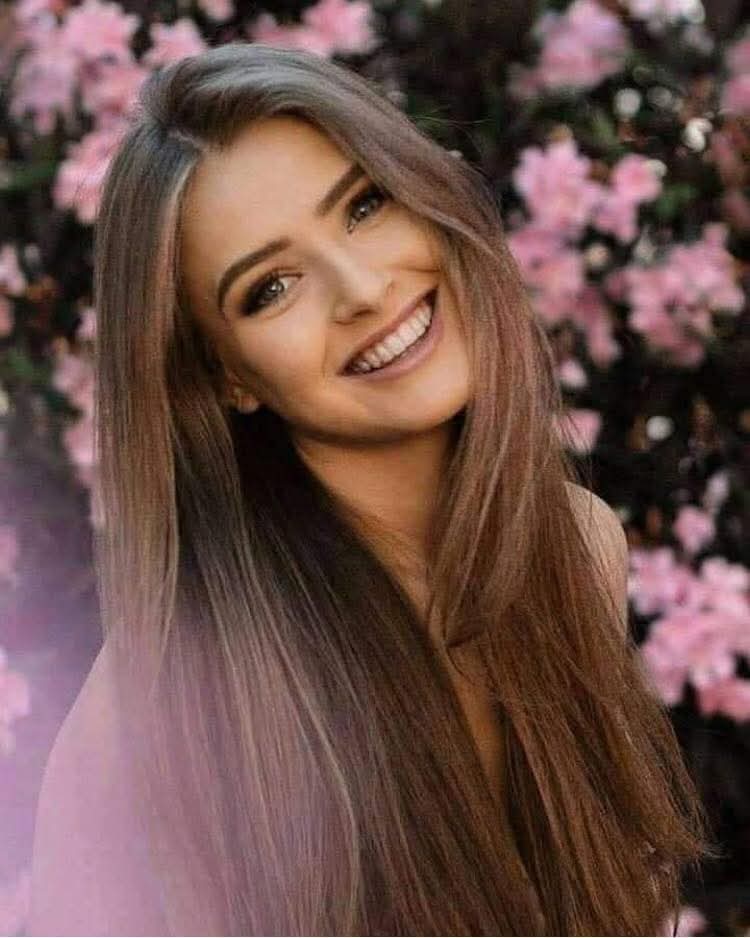 बहुत खूबसूरत हैं पूरी कायनात !
पर 
तेरे साथ से ज्यादा खूबसूरत कुछ भी नही !!