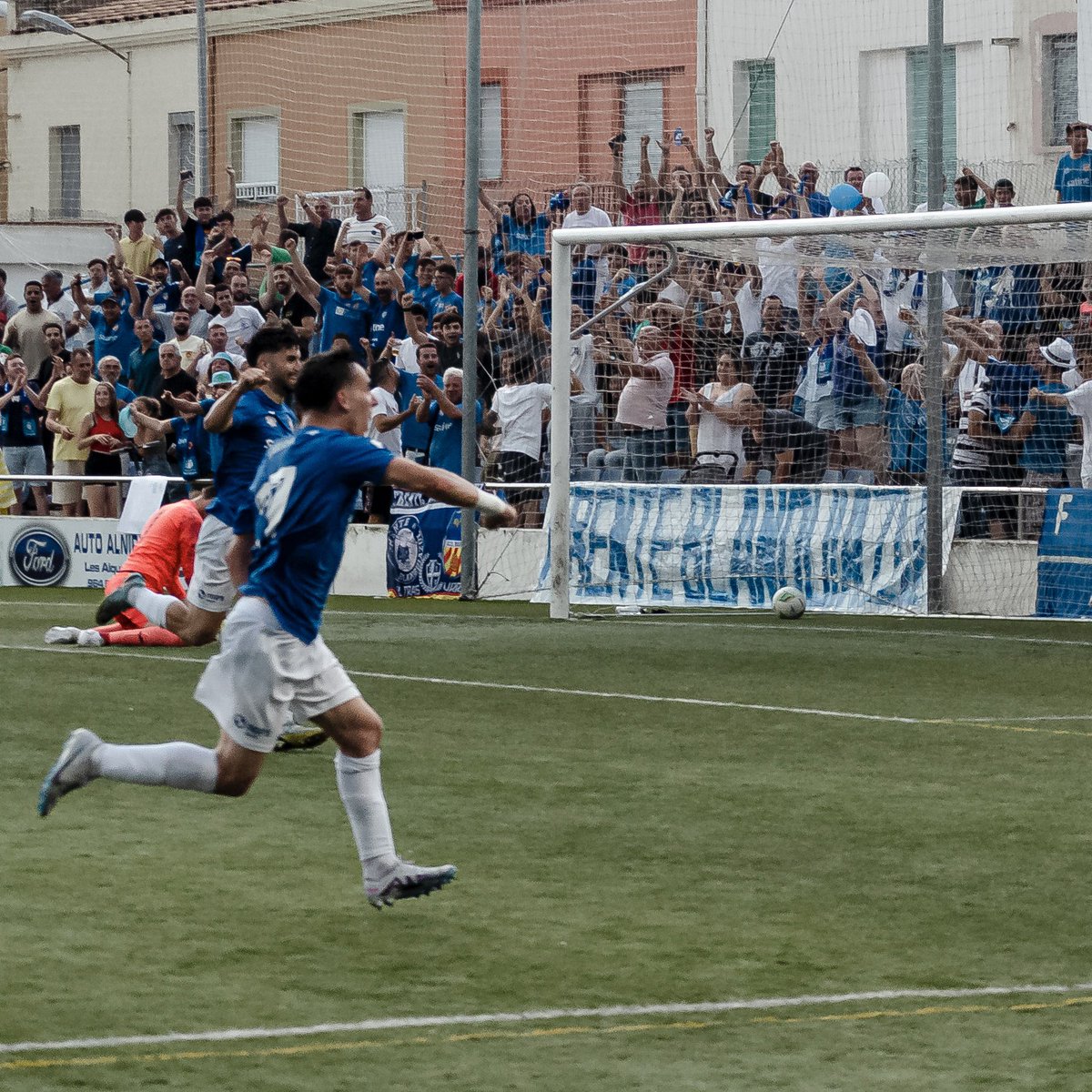 No hay mejor premio que ser del Burriana. 🎁💙

#ElBurrianaEsFaSentir