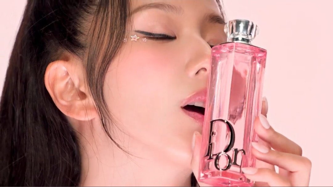 pawangdalgom's tweet photo. FCK THAT DAMN PARFUME. JISOO 😭😭😭😭😭😭😭😭😭😭😭😭😭😭😭😭😭😭😭😭😭😭😭😭😭😭😭😭 https://t.co/j2kM4MvGxB