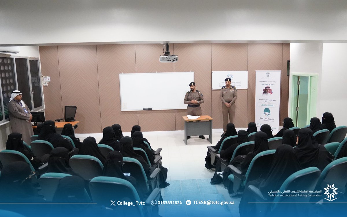 College_Tvtc's tweet photo. سعادة عميدة الكلية التقنية للبنات بالبدائع يرافقها عدد من المدربات والمتدربات في زيارة للملتقى البيئي تحت شعار: 
"نحو بيئة عمل آمنة"
والمقام في الكلية، وحضور ورشة عمل بعنوان:
" السلامة في مقر العمل" 
بهدف تعزيز ثقافة السلامة المهنية والوعي في بيئات العمل.
#التدريب_التقني https://t.co/B3Cqdd3F4D