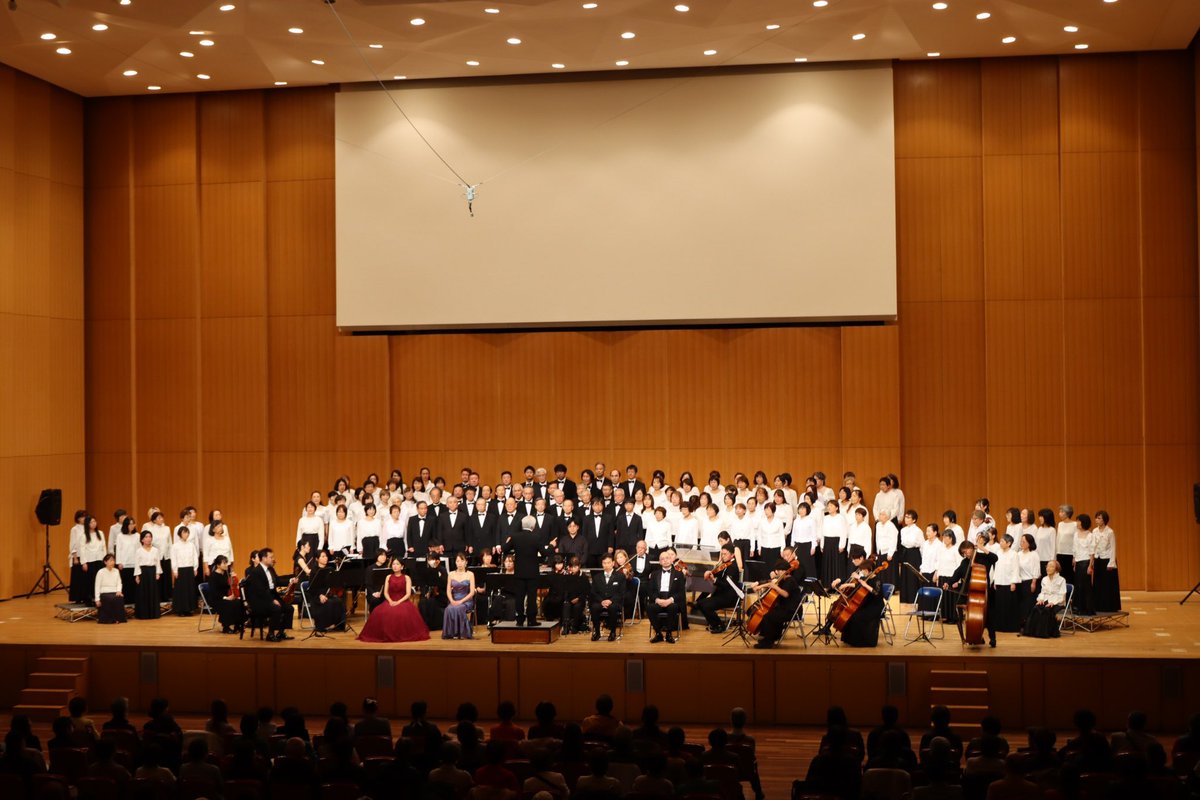 TsurumiW's tweet photo. 「大阪第九2025」が終演しました。
お足元の悪い中、ご来場頂きまして、ありがとうございま���た。

つるみウィンドミル合唱団の単独演奏はやなせたかしさんの詩を中心に選曲
さびしいカシの木、アンパンマンマーチを歌わせて頂きました☺️
曲間にも温かい拍手を頂けて嬉しく思いました。 https://t.co/OozE7ZMGID