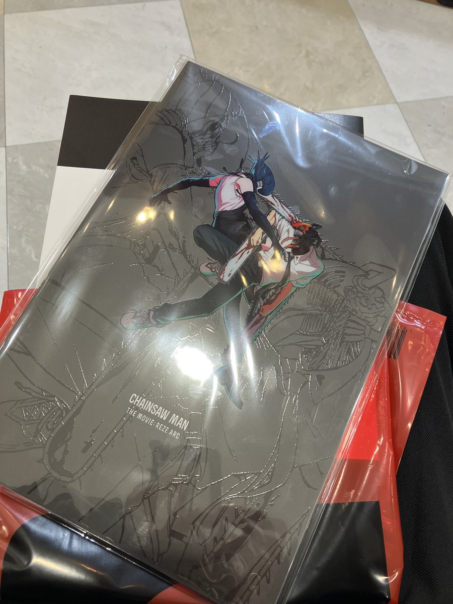 パンフレットの装丁豪華過ぎてビビるわ
内容の情報も盛りだくさんで、これで1200円は安すぎる‼︎
他のクソパンフレットも見習え‼︎
marvelとか‼︎marvelとか‼︎marvelとか‼︎ 