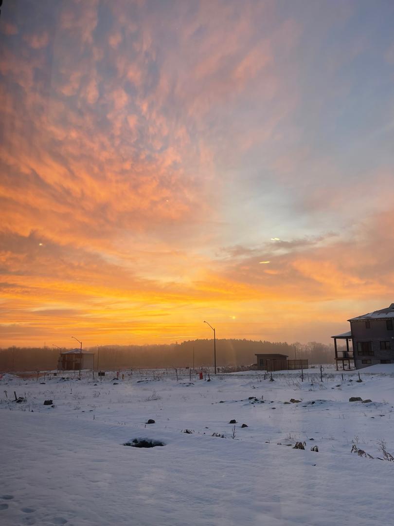 Johnogaga4's tweet image. 2025 wasn’t about one massive breakthrough.
It was a year of quiet, consistent wins stacking up over time.

One big lesson:
Not every project needs to scale.
Not every idea deserves long-term energy.

One unexpected highlight was coaching.
What started spontaneously turned into…