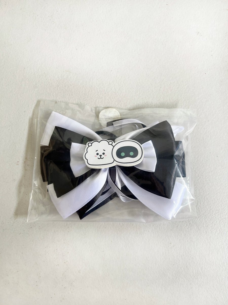 heartworkph's tweet image. local orders:
- rj x wootteo lightstick ribbon bow (white/black)
- personalized name keychains