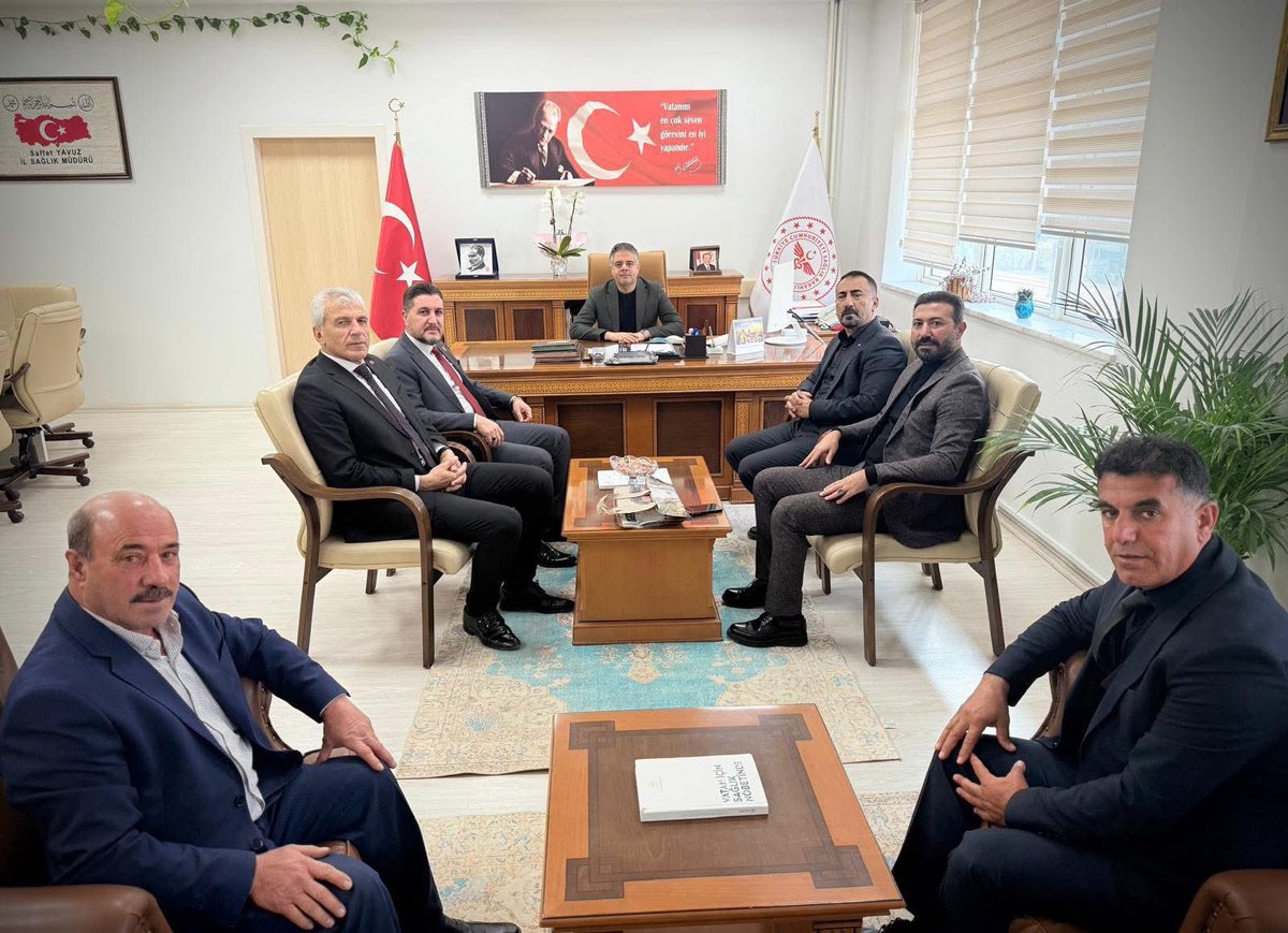 MuhtarEsat's tweet photo. İl Sağlık Müdürümüz Sayın Saffet Yavuz’u, Mardin Muhtarlar Federasyonu’na bağlı ilçe dernek başkanlarımızla birlikte ziyaret ettik.

Samimiyeti, mütevazı kişiliği ve şehrimize duyduğu içten hassasiyetle bizleri fazlasıyla memnun eden Sayın Müdürümüzle çok teşekkür ediyoruz. https://t.co/ZEI6opvAcD