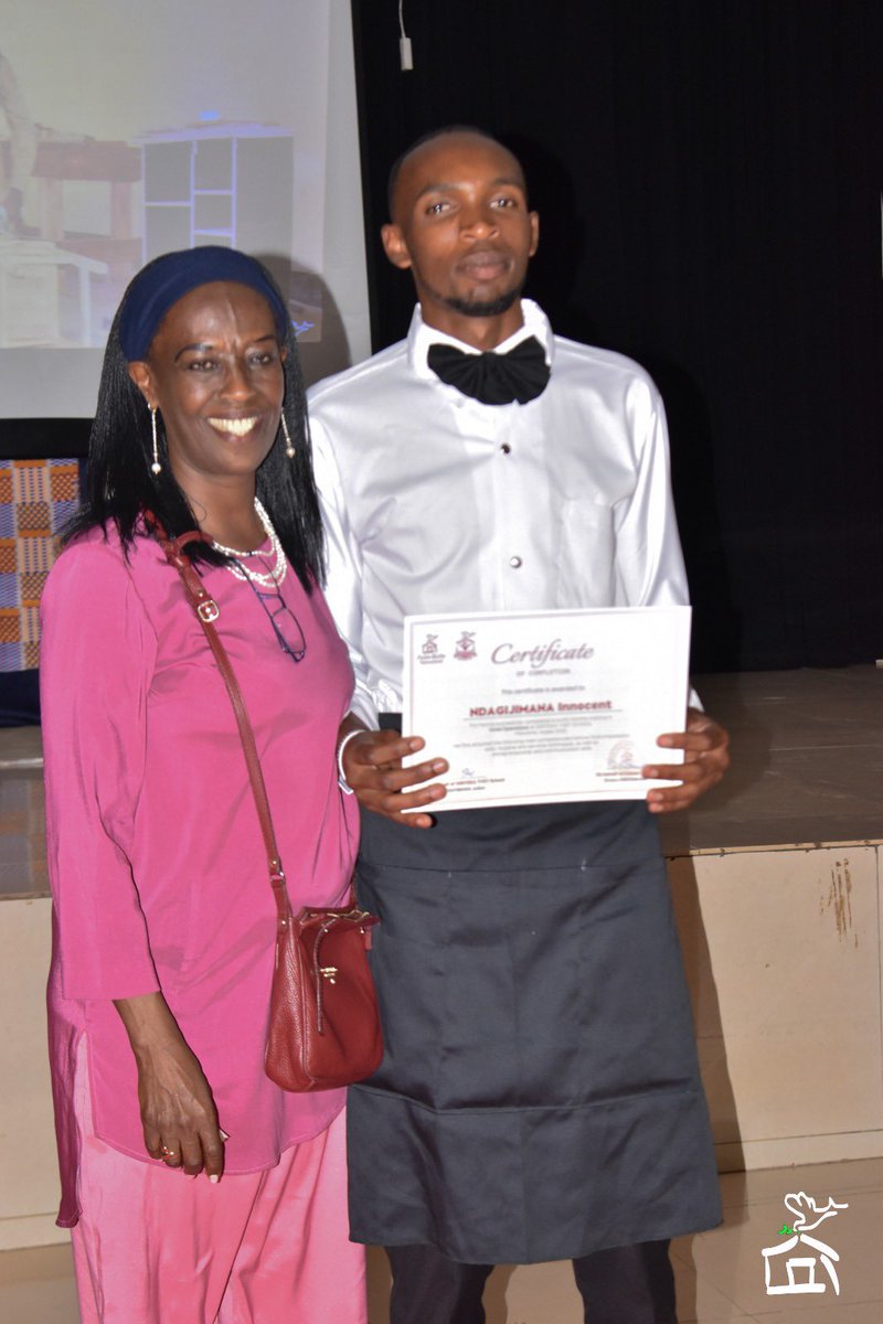 Maison_Shalom's tweet photo. The Chairman of the Board of the Fondation #MaggyBarankitse expressed his gratitude to #Rwanda and #Maggy, as well as to the students for their commitment, reminding them to use their skills and talents wisely to create a positive impact in their communities. https://t.co/kn8i6ZAWoa