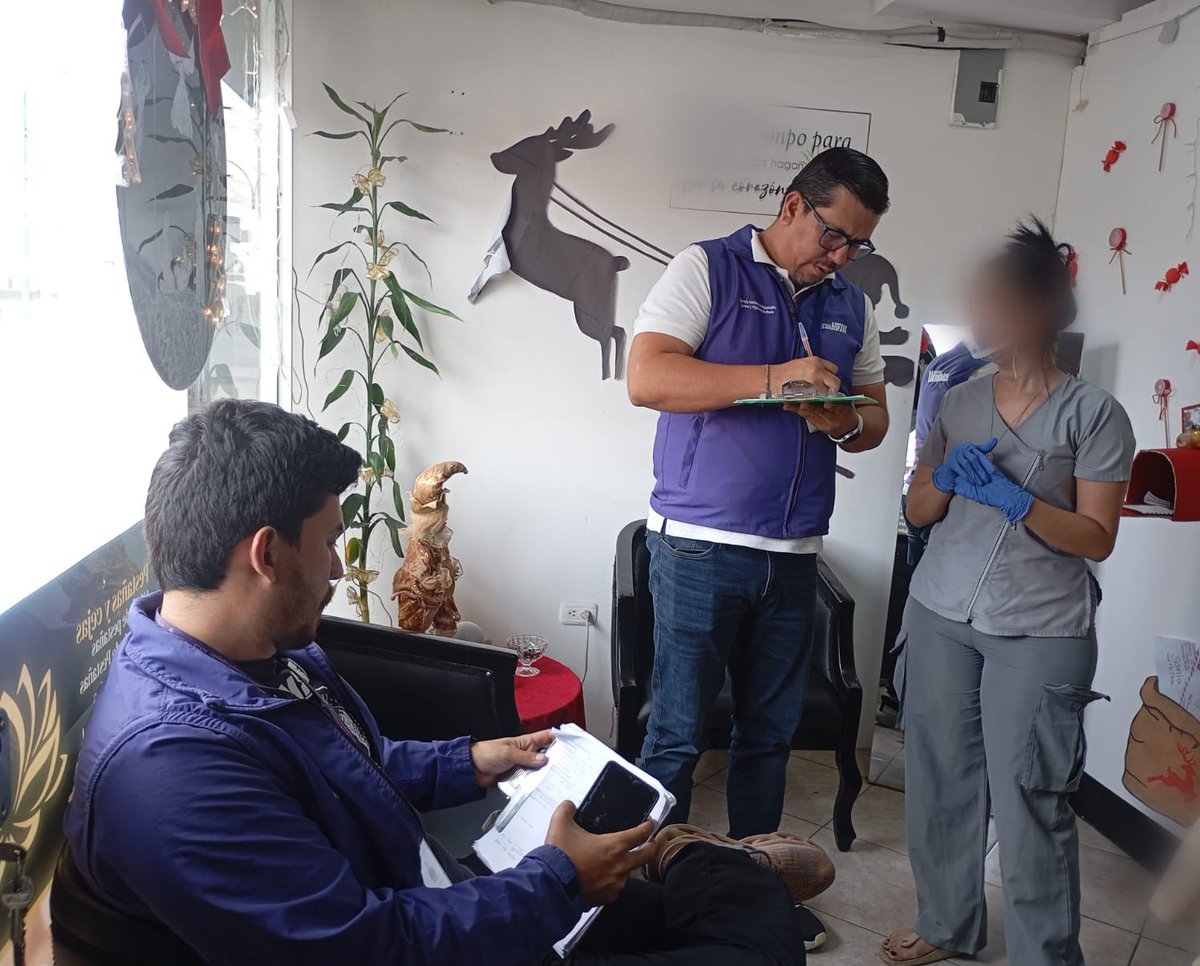 Acess_Ec's tweet image. #Portoviejo | 📍 Junto a @Arcsa_Ec realizamos controles sanitarios a centros estéticos.
La #ACESS, en el marco de sus competencias, verificó que no se realicen procedimientos invasivos.
Fortalecemos el trabajo interinstitucional por la seguridad del paciente.