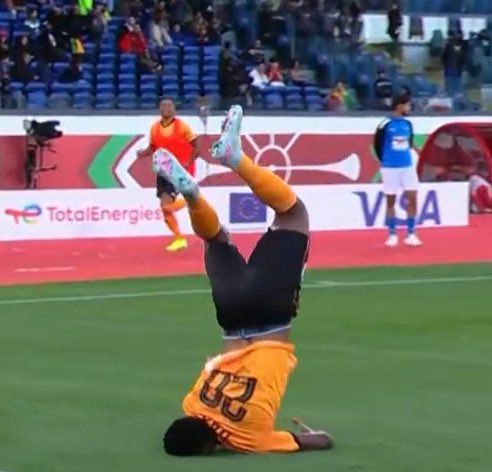 _BeFootball's tweet image. 😰😰 PATSON DAKA 🇿🇲 A DÛ SE FAIRE TRÈS MAL EN VOULANT FAIRE UN SALTO SUR SON BUT